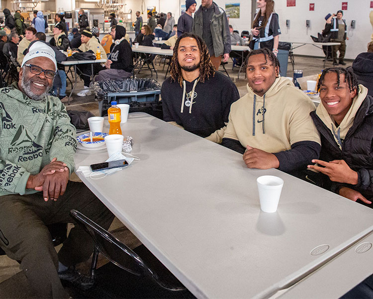 CU Buffs Volunteer at the Mission’s 48th Avenue Center